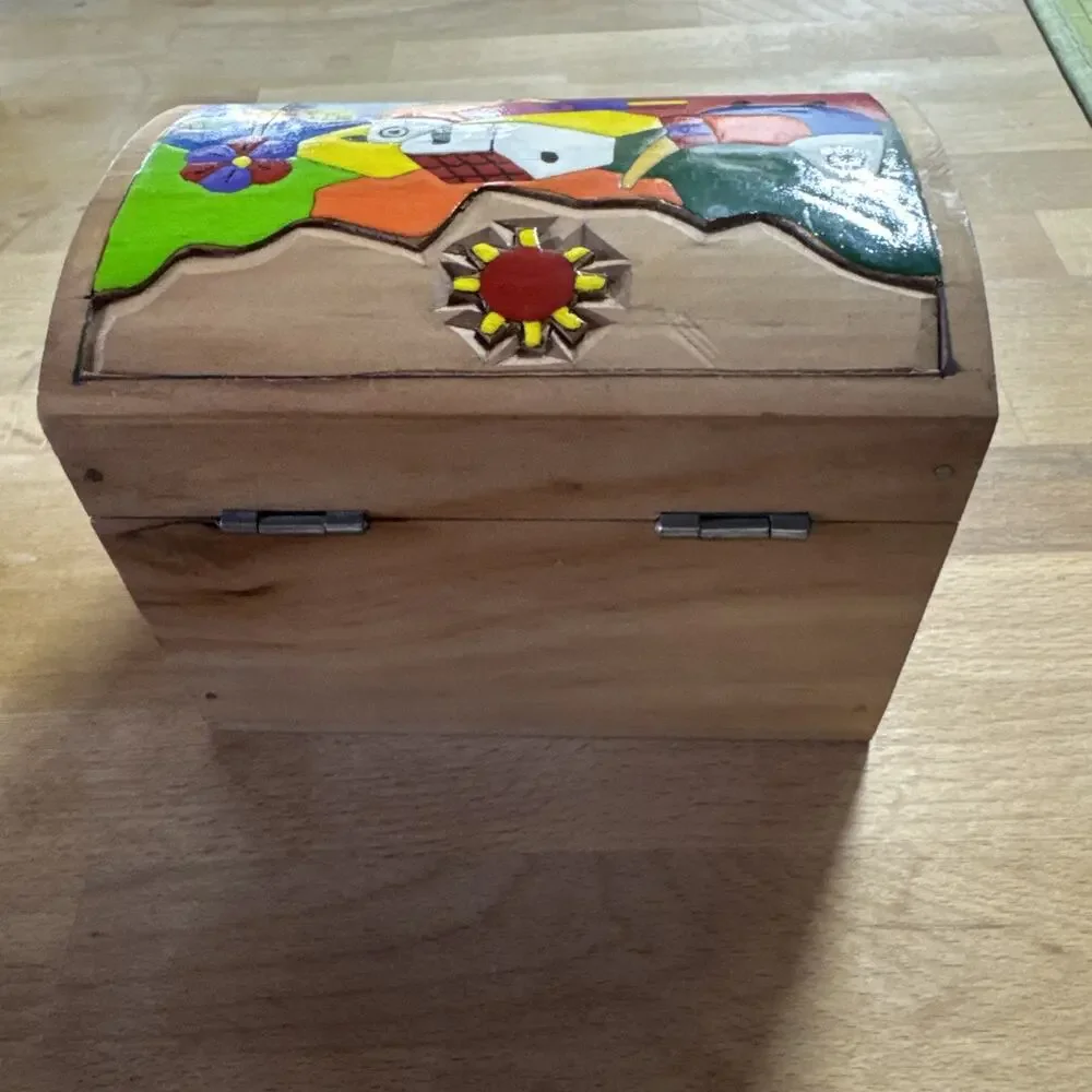 Vintage Wooden Handmade Hand Painted Trinket Box Folk Art Made in El Salvador